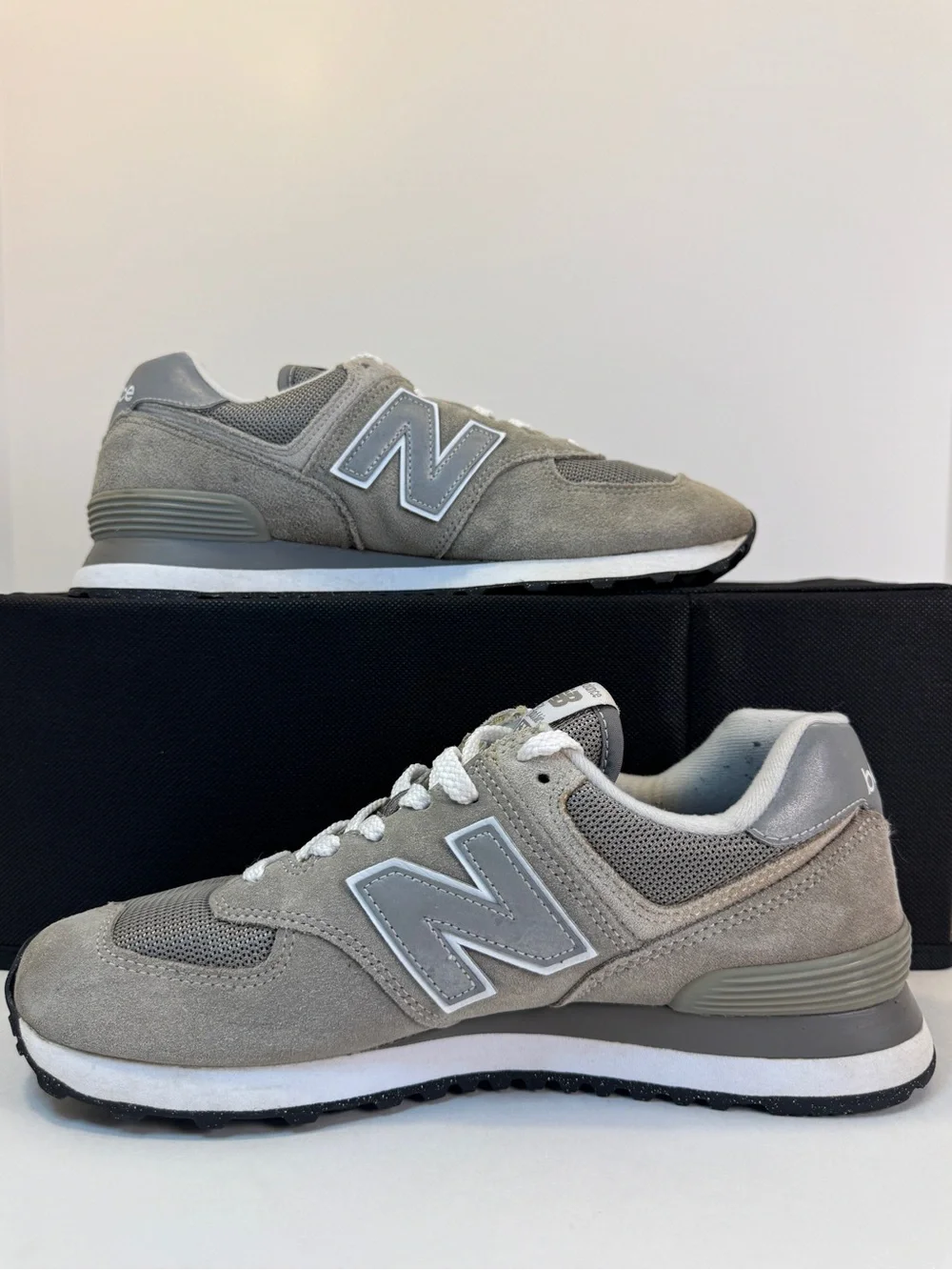 New Balance 574 Core Men’s Size 8.5 Grey Suede Sneakers